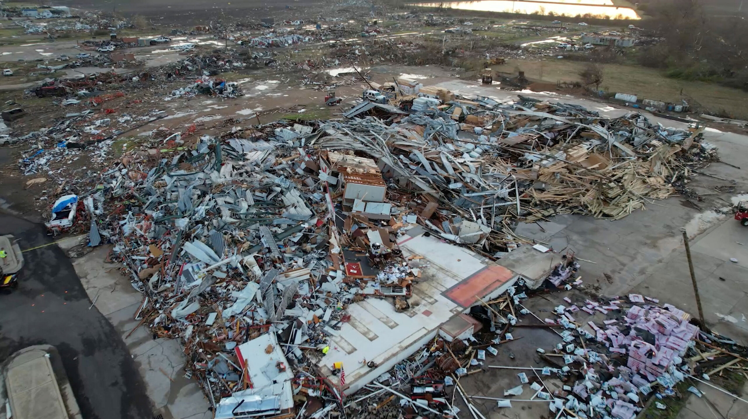 Tornados no sul dos Estados Unidos causam destruição e mortes